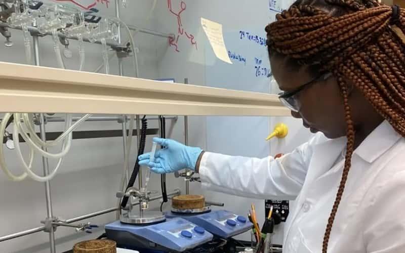 chemistry major Gillian Ofori-Ntiamoah in the lab