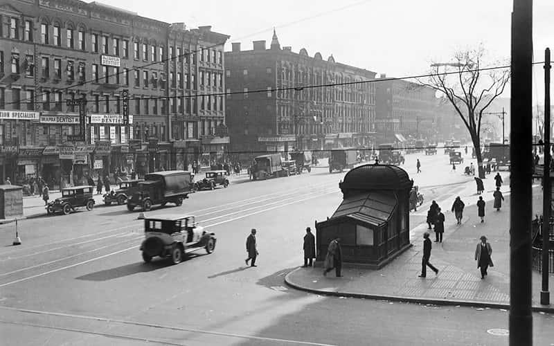 A street scene in Harlem, 1927. George Rinhart / Getty Images
