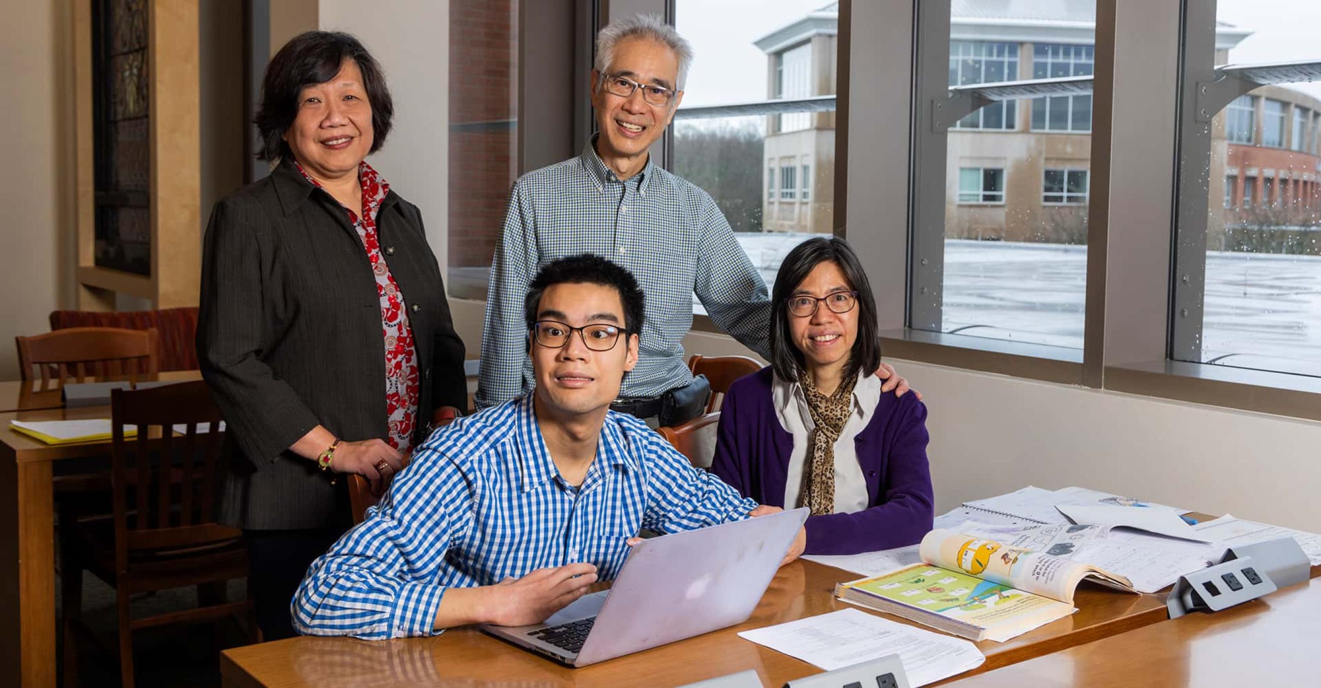 Professor Winnie Yu with Ian Cheung and his parents, Kei-Hoi and Candy Cheung